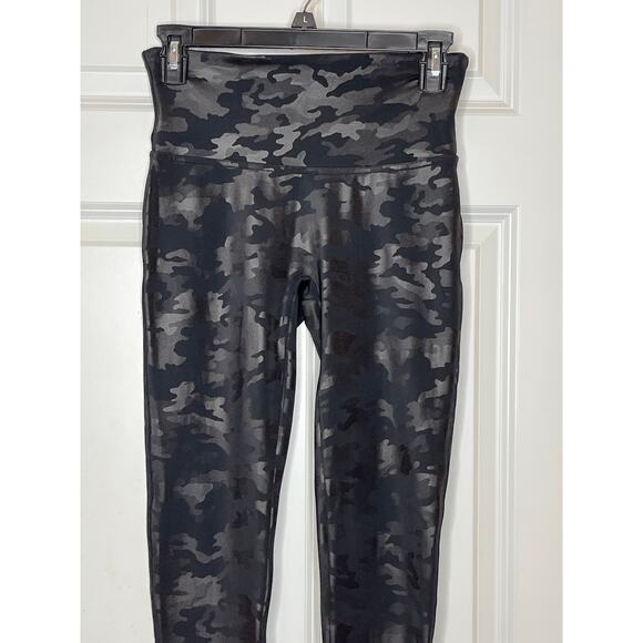 Spanx Look at Me Now Black Camo Leggings Medium - Picture 3 of 7
